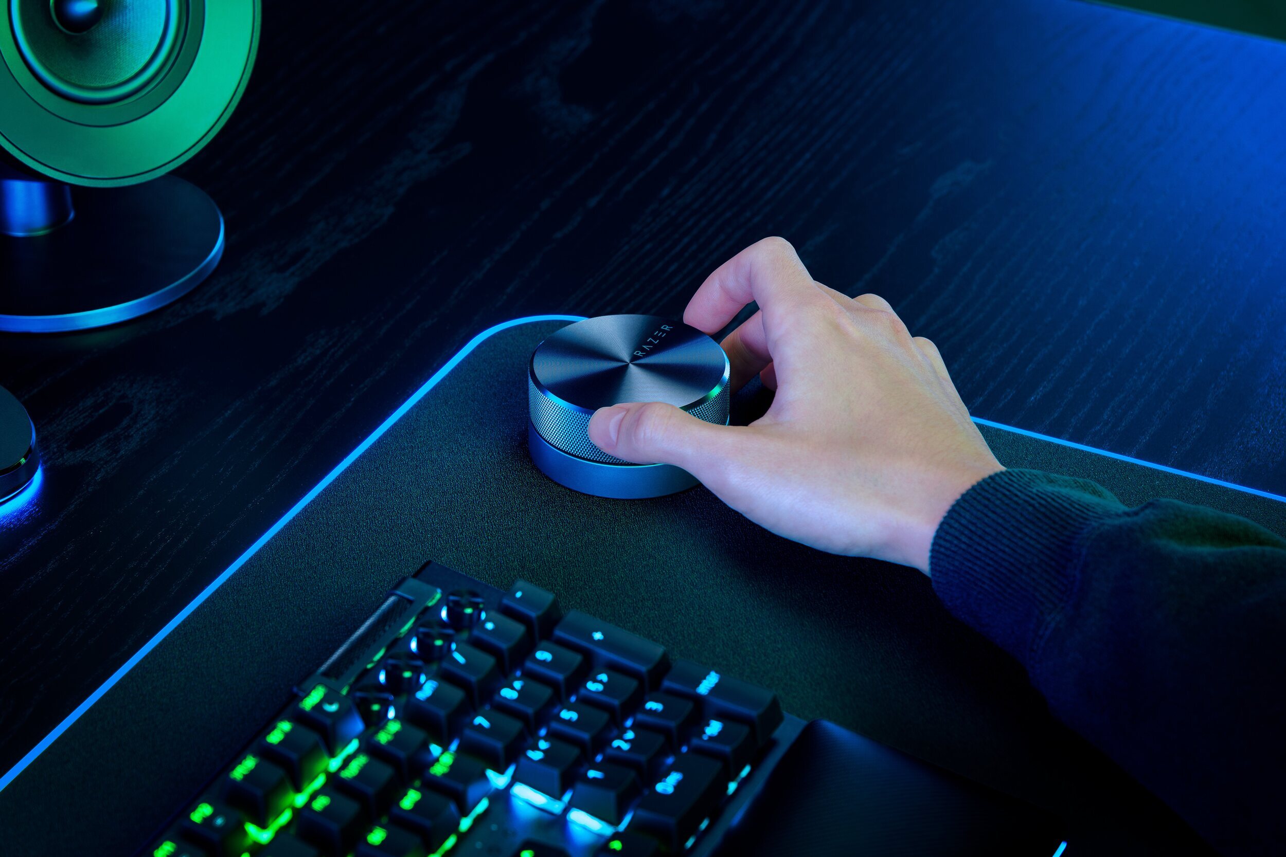 Razer Nommo V2 Pro - El añadido del Razer Wireless Control Pod cambia las cosas.