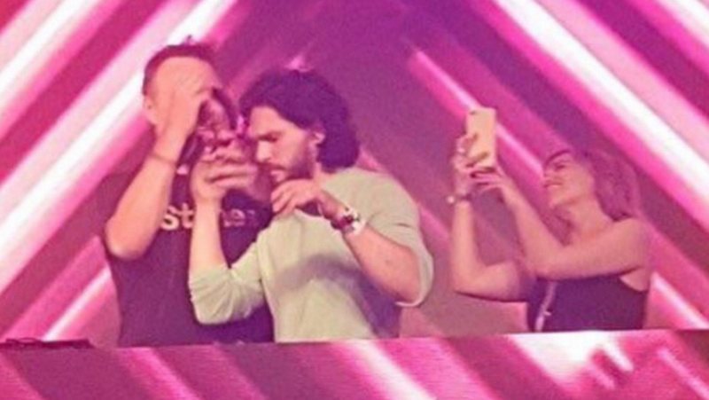 Harington en la fiesta