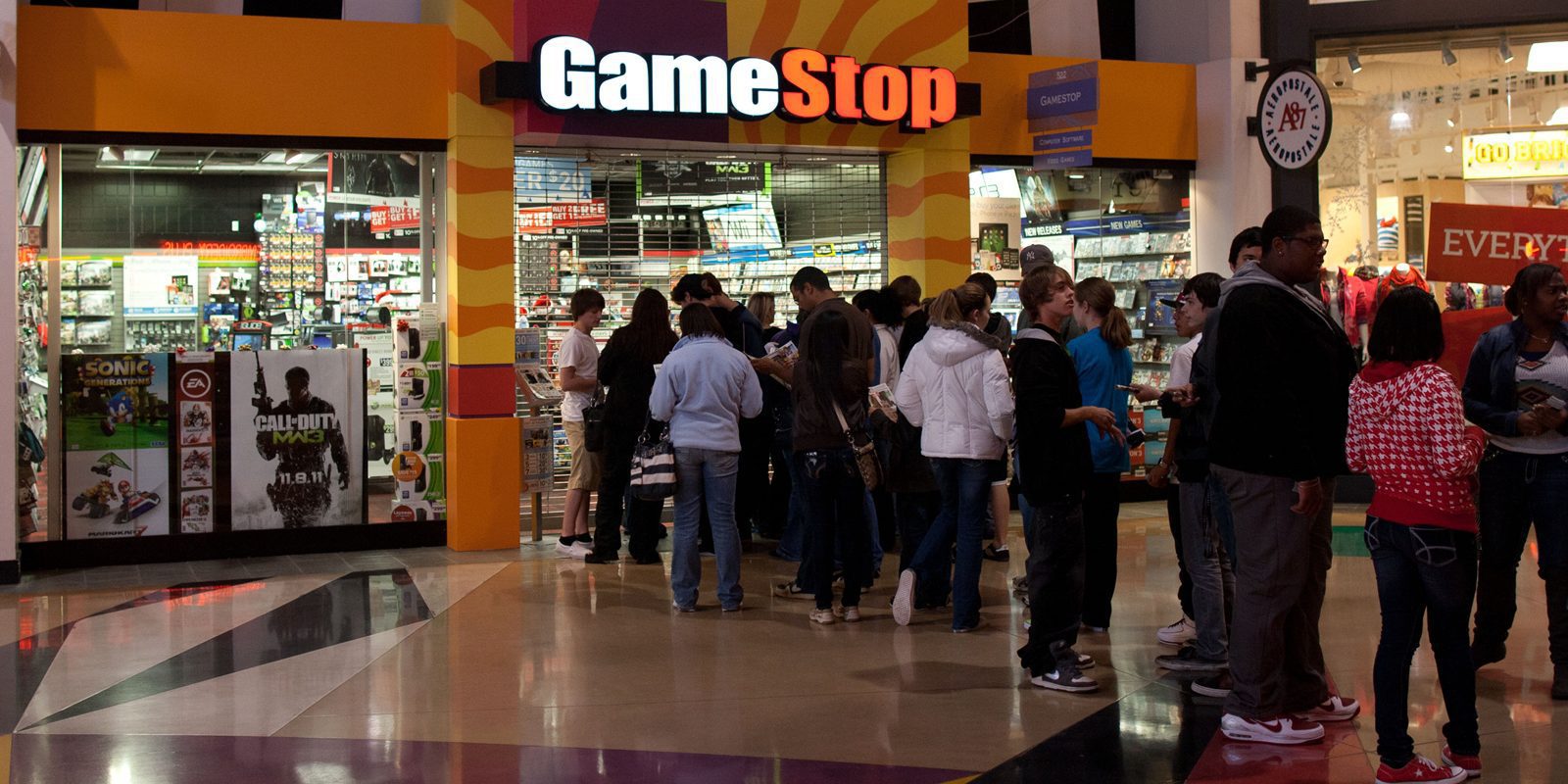 Un niño de 7 años intenta evitar un robo en un GameStop americano