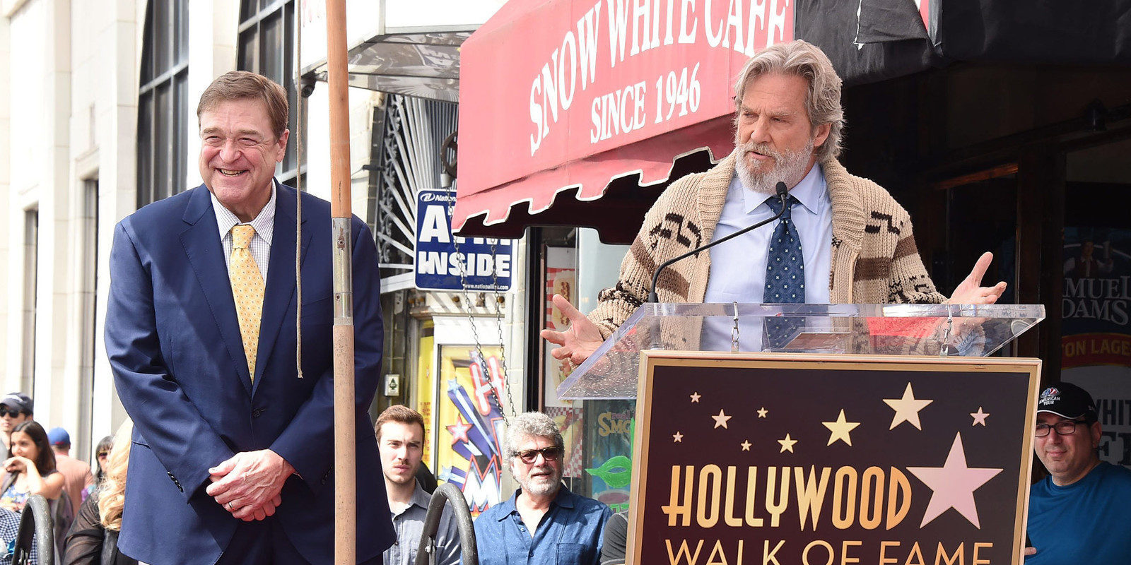 John Goodman recibe su estrella en el Paseo de la Fama