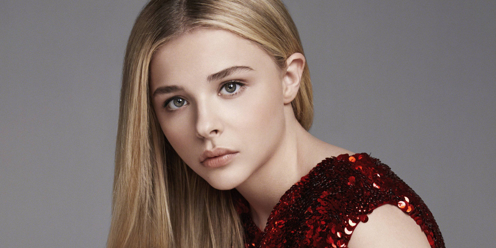 Chloe Grace Moretz pide disculpas por la publicidad de 'Red Shoes and The 7 Dwarfs'