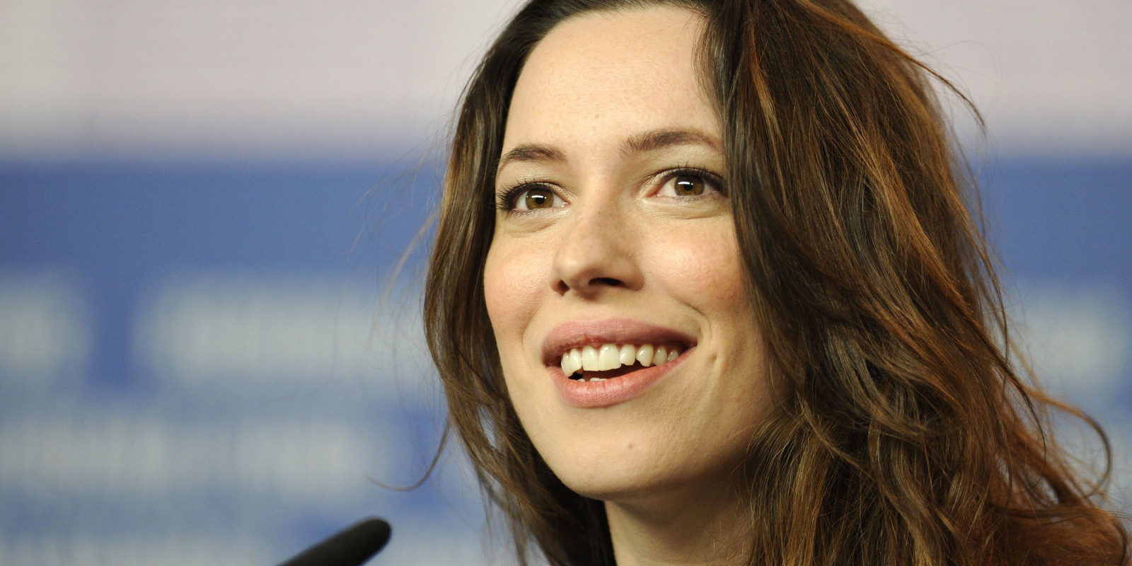 Rebecca Hall dona su sueldo de la última película de Woody Allen a 'Time's Up'