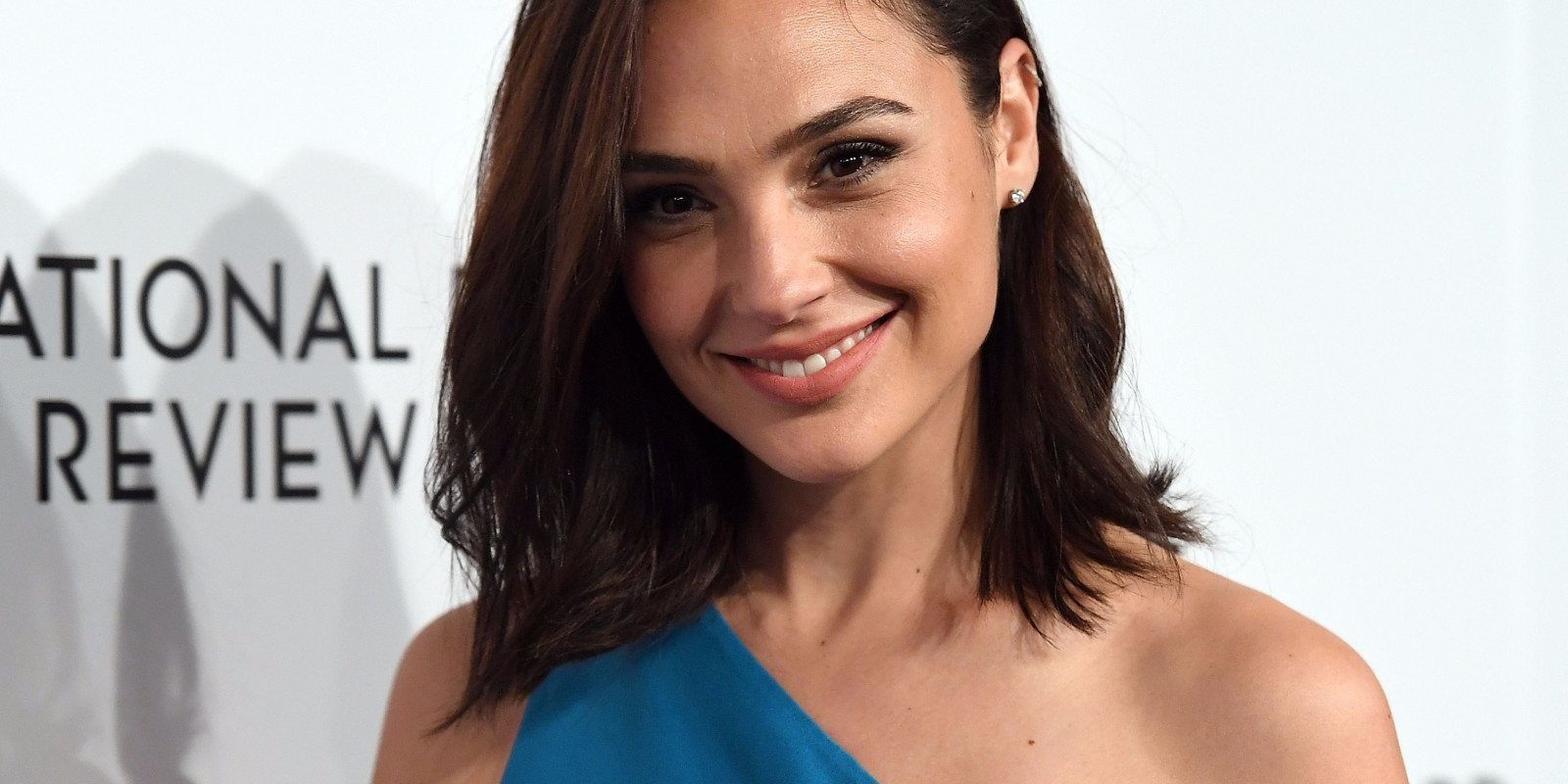 Gal Gadot criticada por twittear sobre Stephen Hawking