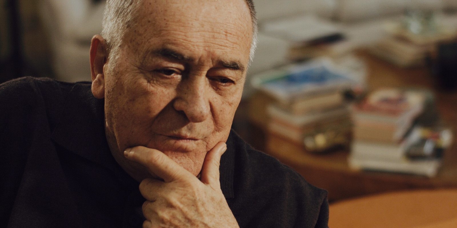 Bernardo Bertolucci vuelve a liarla, esta vez con el tema Kevin Spacey