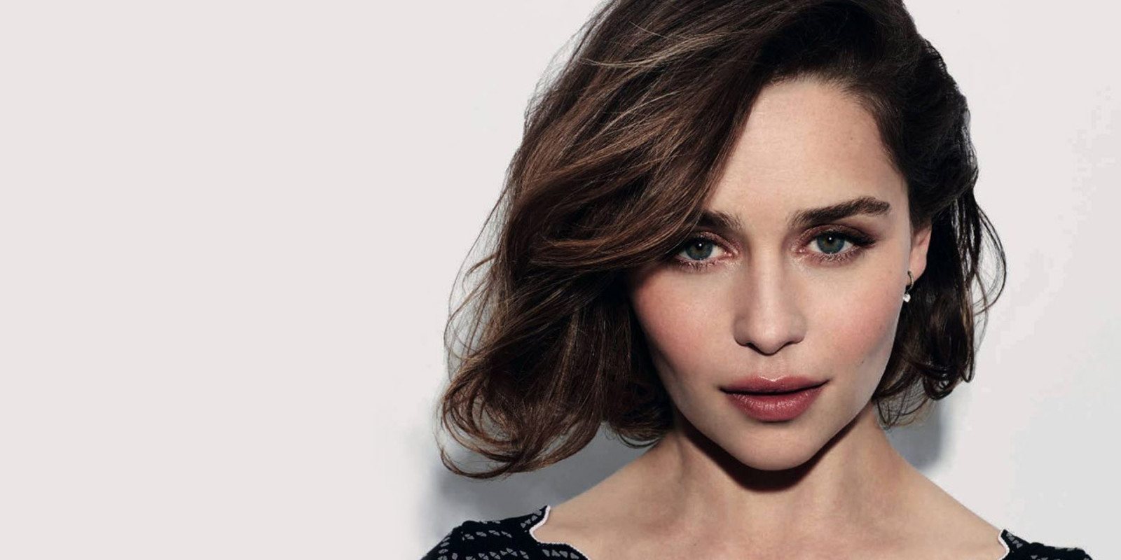 Emilia Clarke lanza un mensaje de apoyo a sus seguidoras: "Cree en ti misma"