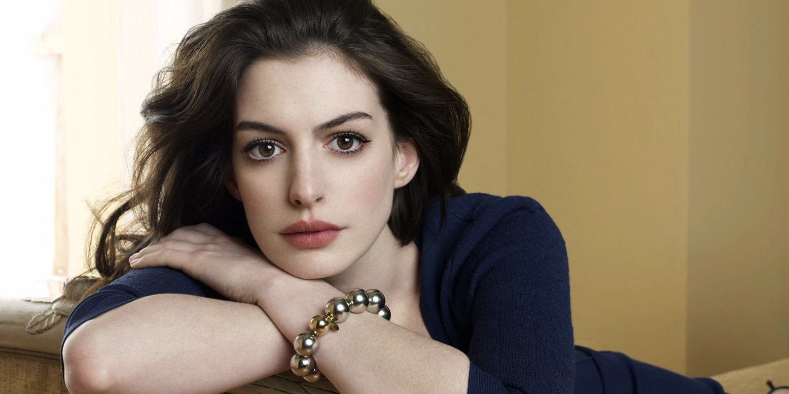 Anne Hathaway, "avergonzada y humillada" por tener que dar explicaciones sobre su peso